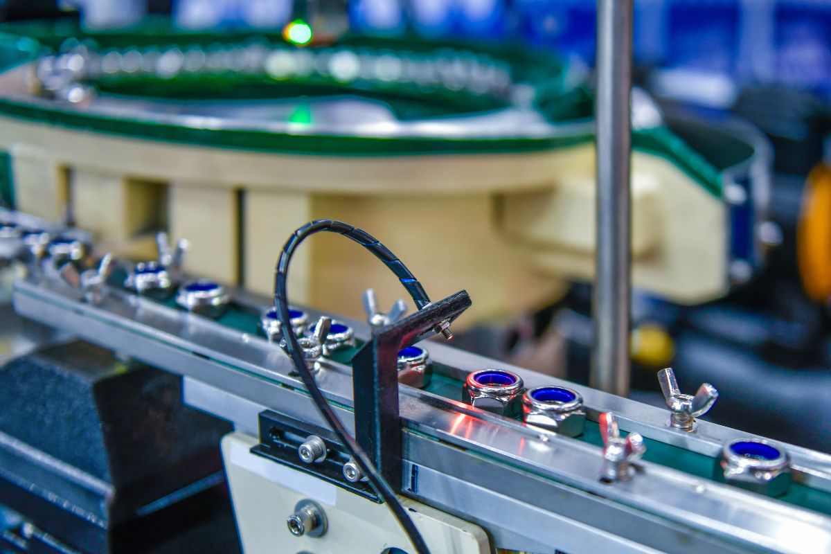 AI-powered industrial vision system inspecting products on a manufacturing production line